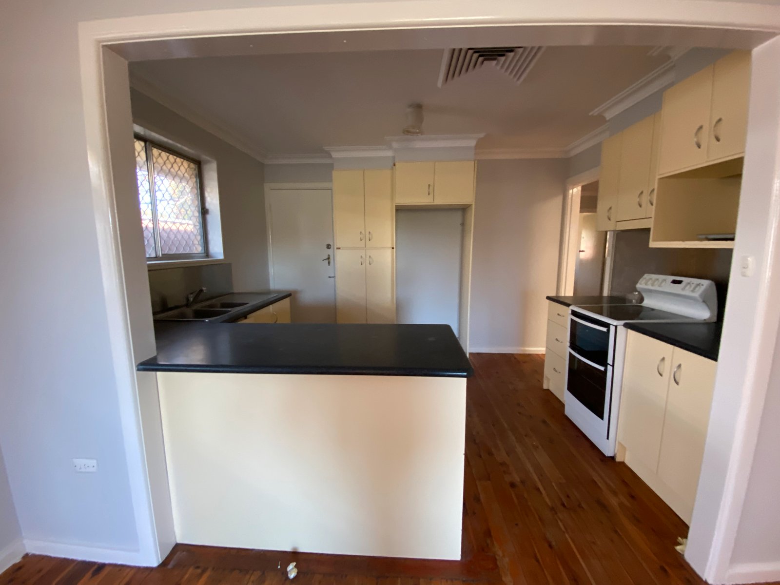 10 Edinburgh Street WEST TAMWORTH 6