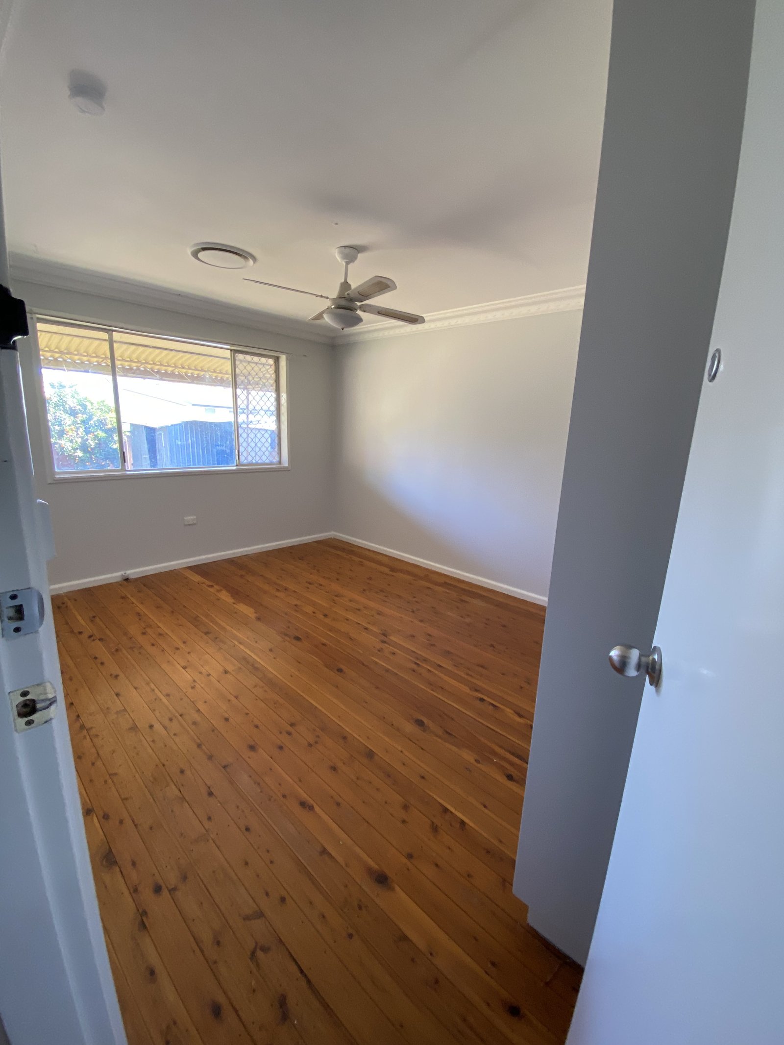 10 Edinburgh Street WEST TAMWORTH 8