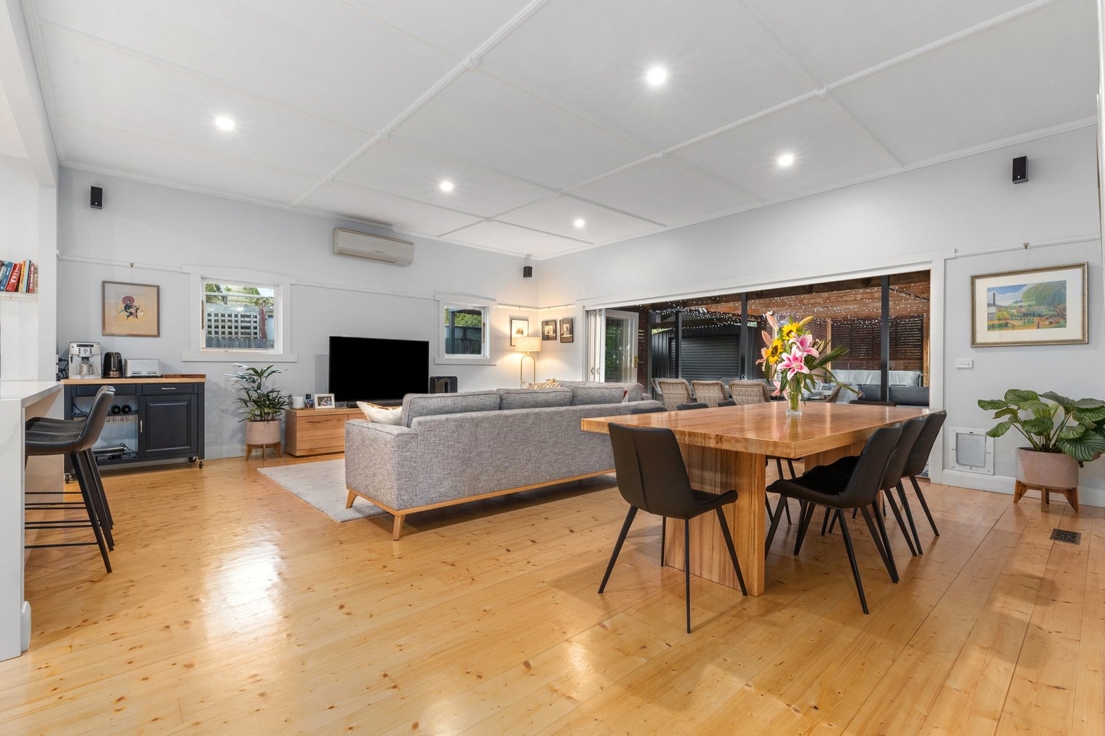 Gallery: 10 Eleebana Avenue