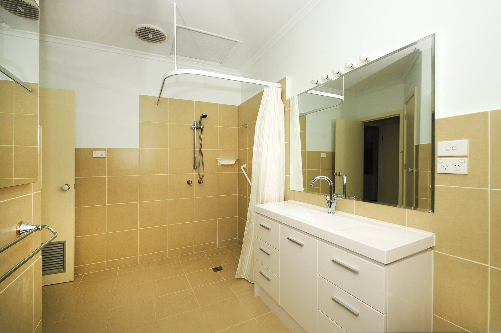 Real Estate and Property in 10 Elizabeth Avenue, Capel Sound, VIC