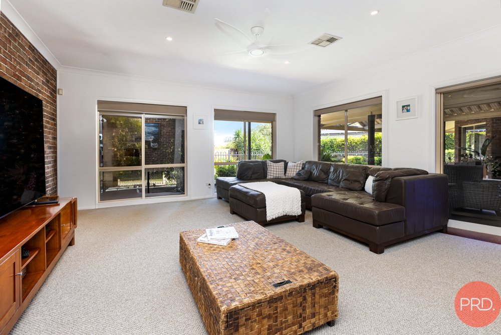 10 Elizabeth Close THORNTON 13
