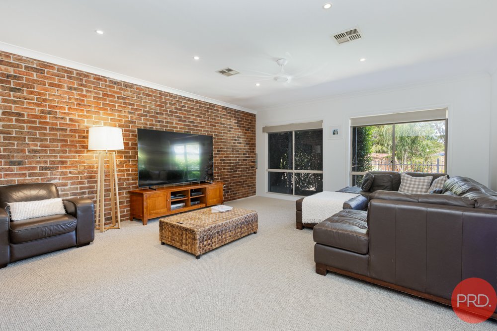 10 Elizabeth Close THORNTON 14