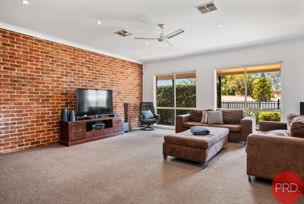 10 Elizabeth Close THORNTON 13