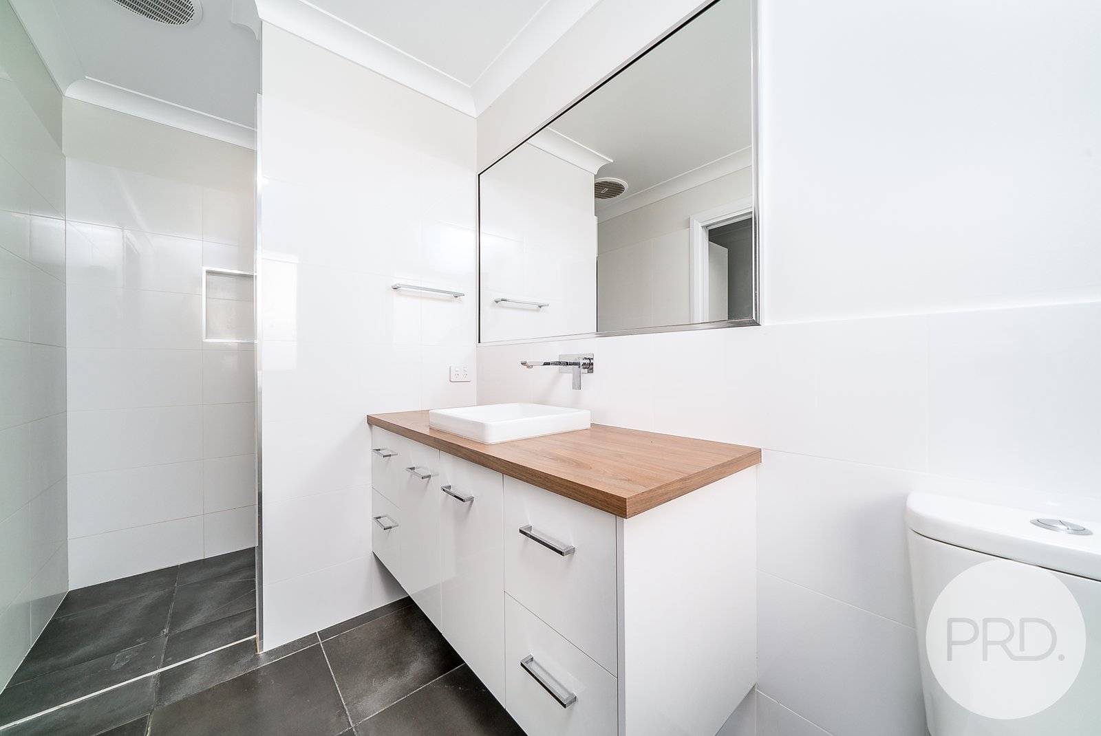 10 Ellerslie Street GOBBAGOMBALIN 7