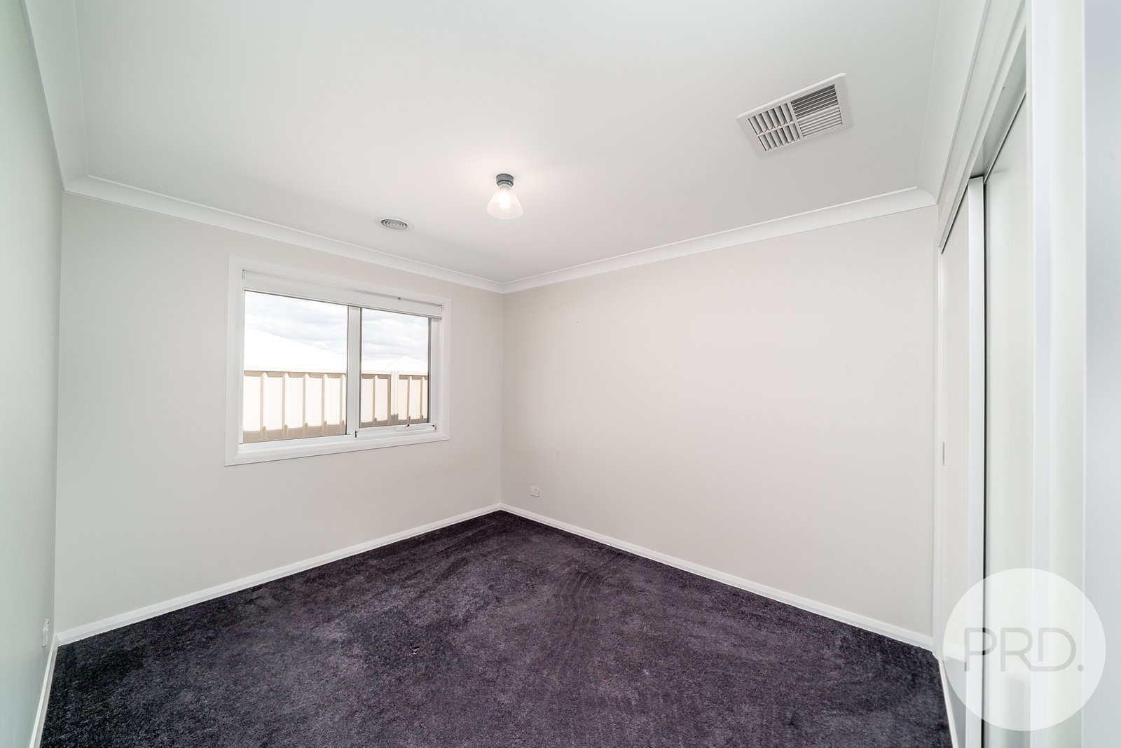 10 Ellerslie Street GOBBAGOMBALIN 8