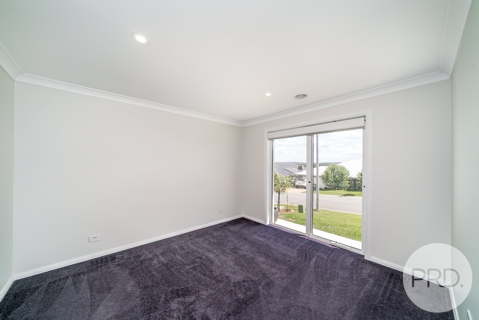 10 Ellerslie Street GOBBAGOMBALIN 9