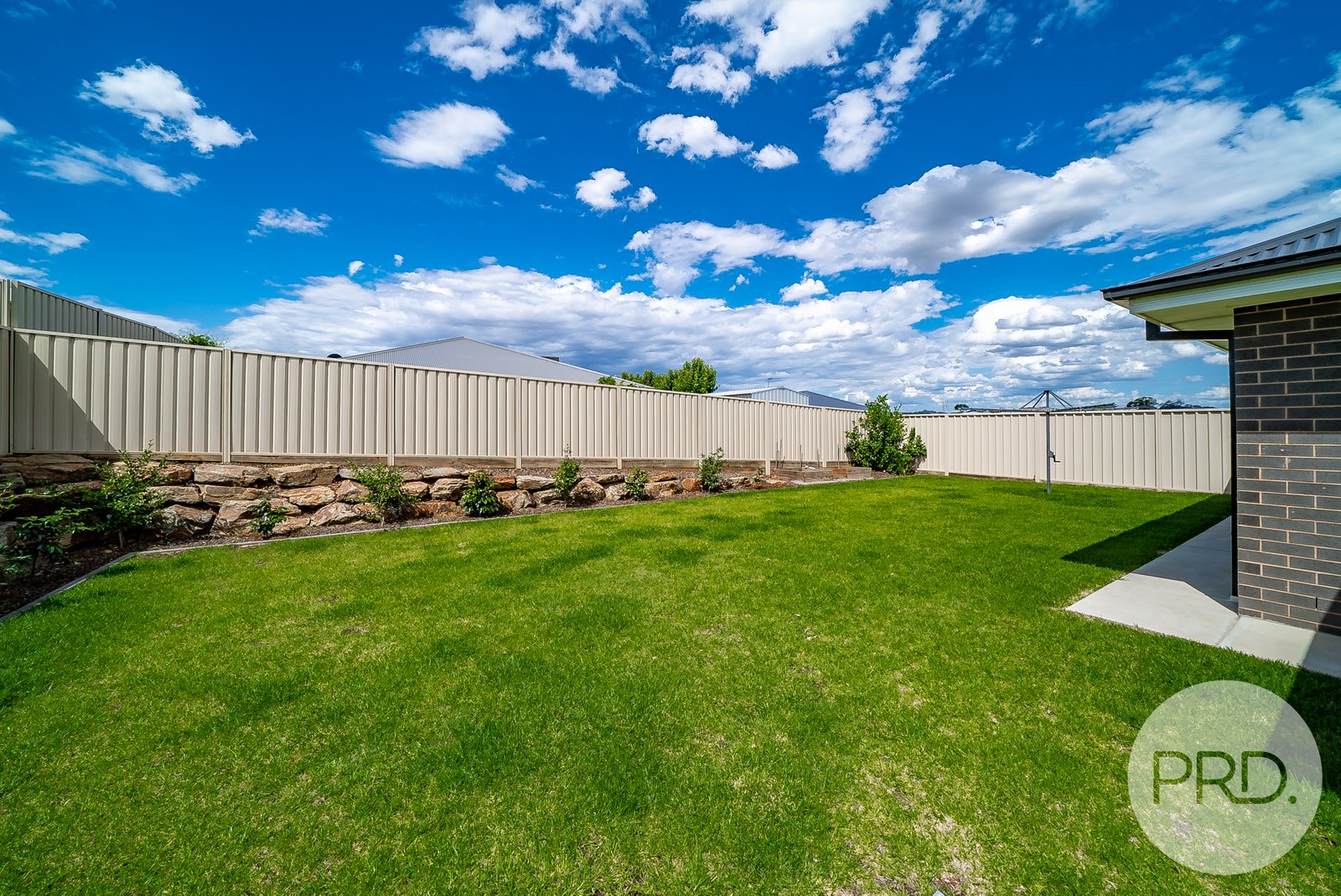 10 Ellerslie Street GOBBAGOMBALIN 12