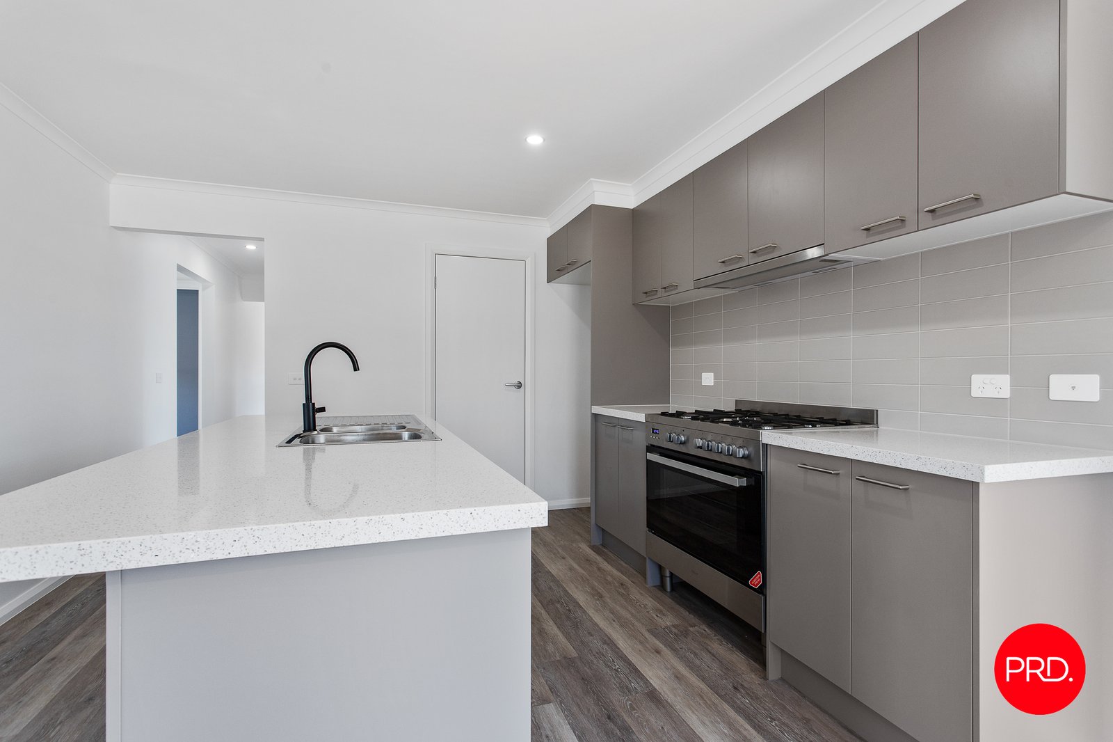 10 Elstead Drive STRATHDALE 4