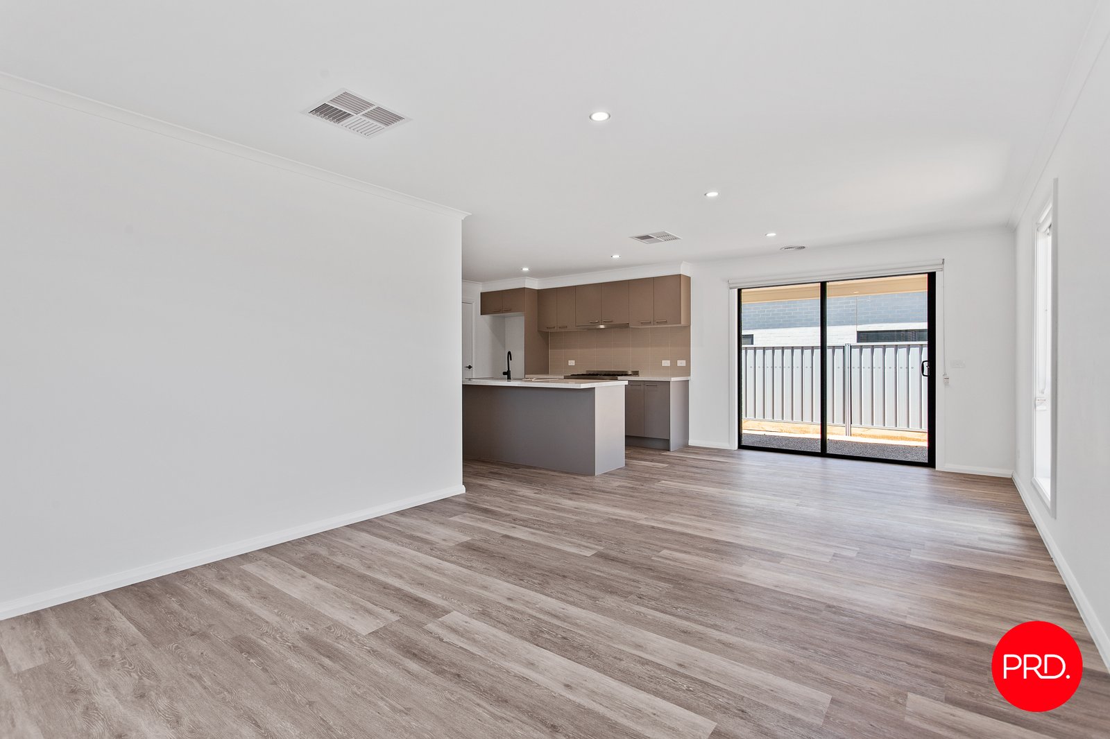 10 Elstead Drive STRATHDALE 6