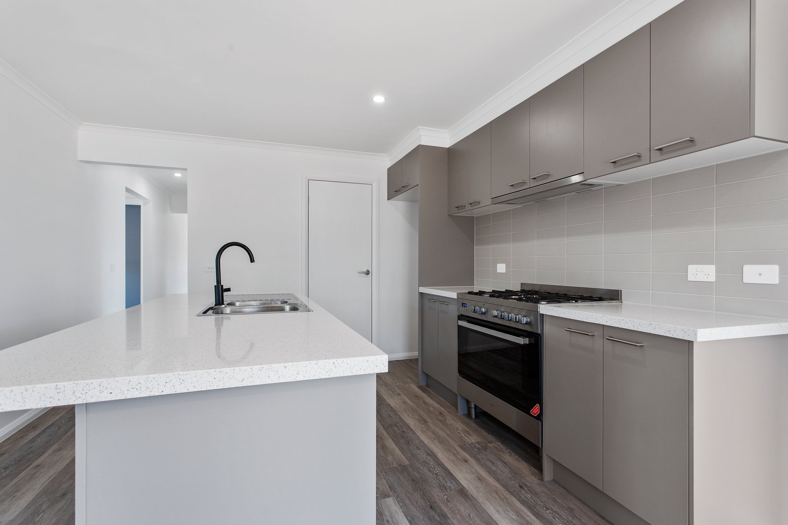 10 Elstead Drive STRATHDALE 4