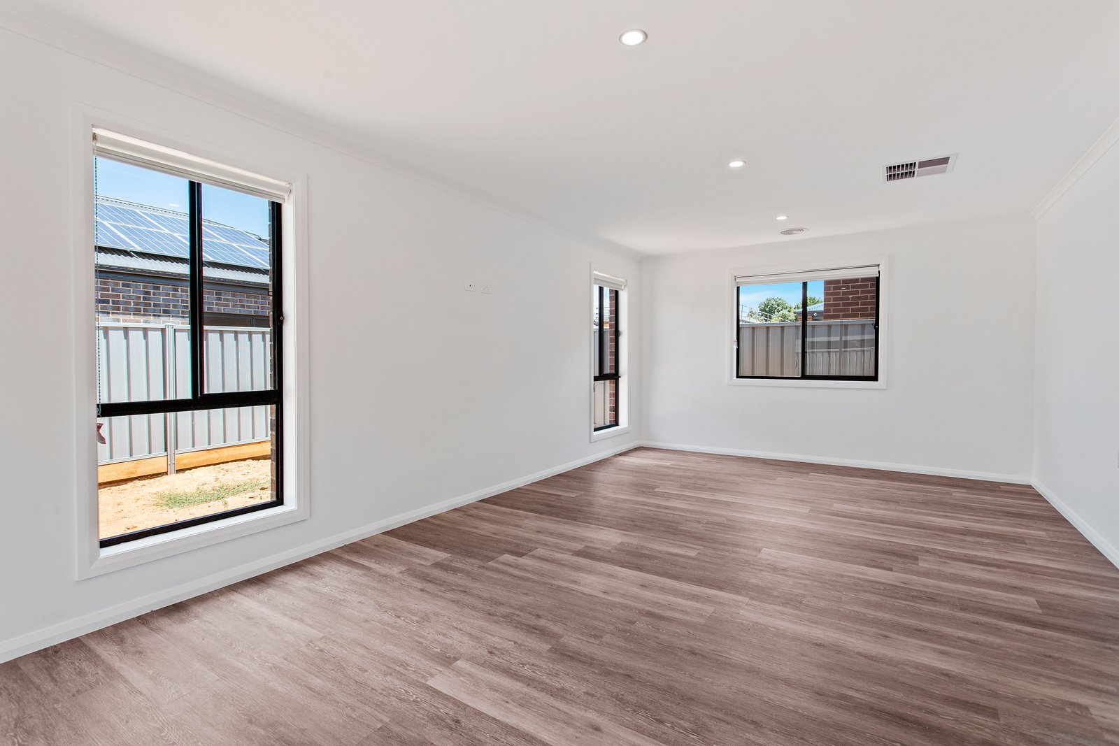 10 Elstead Drive STRATHDALE 5