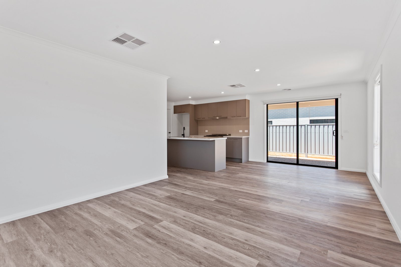 10 Elstead Drive STRATHDALE 6