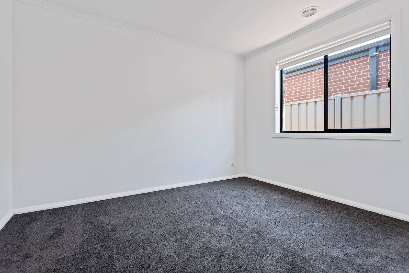 10 Elstead Drive STRATHDALE 12