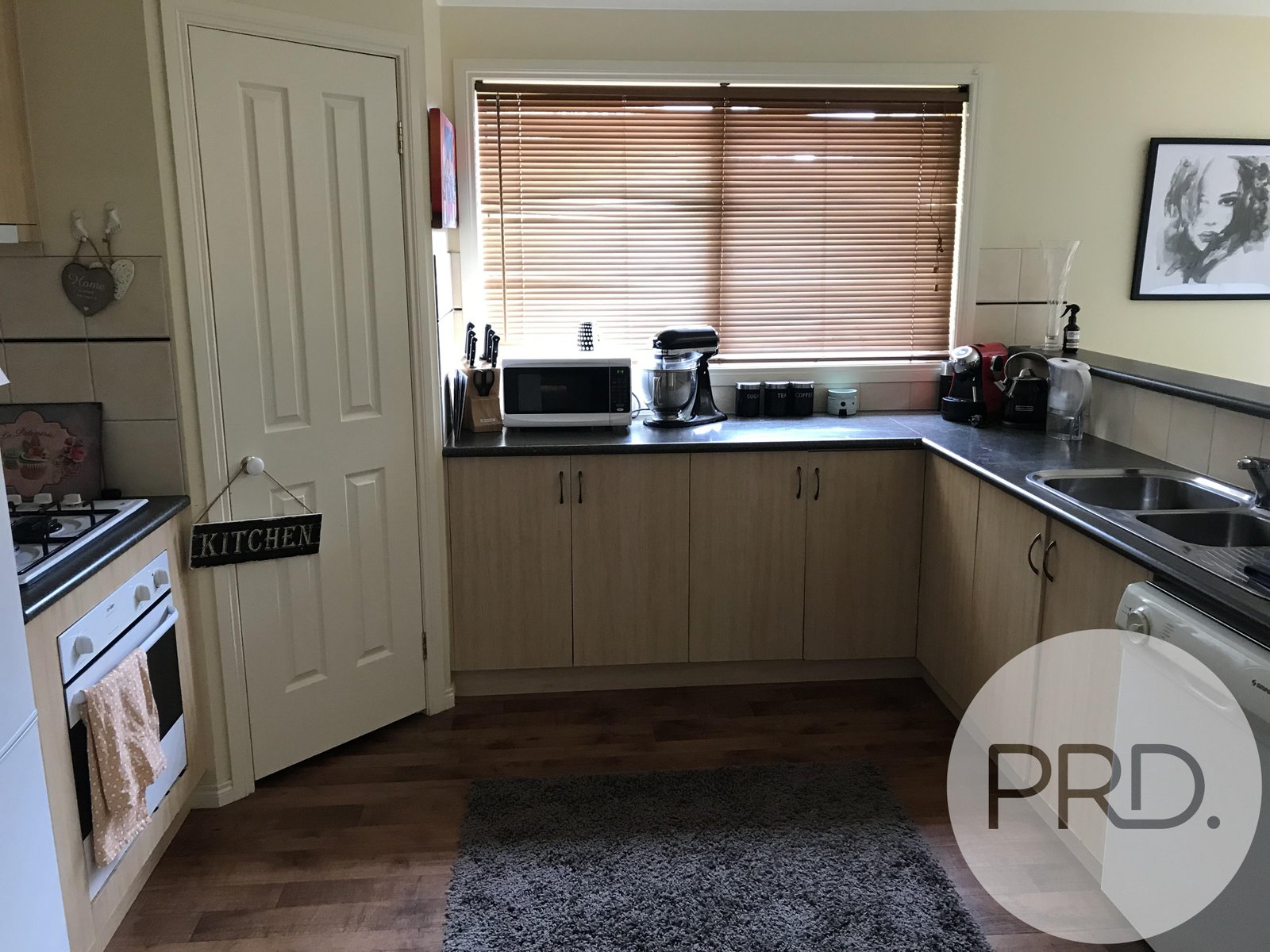 10 Elstead Way LAKE GARDENS 2