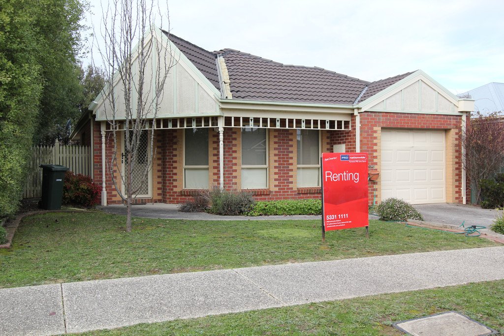 10 Elstead Way LAKE GARDENS 1