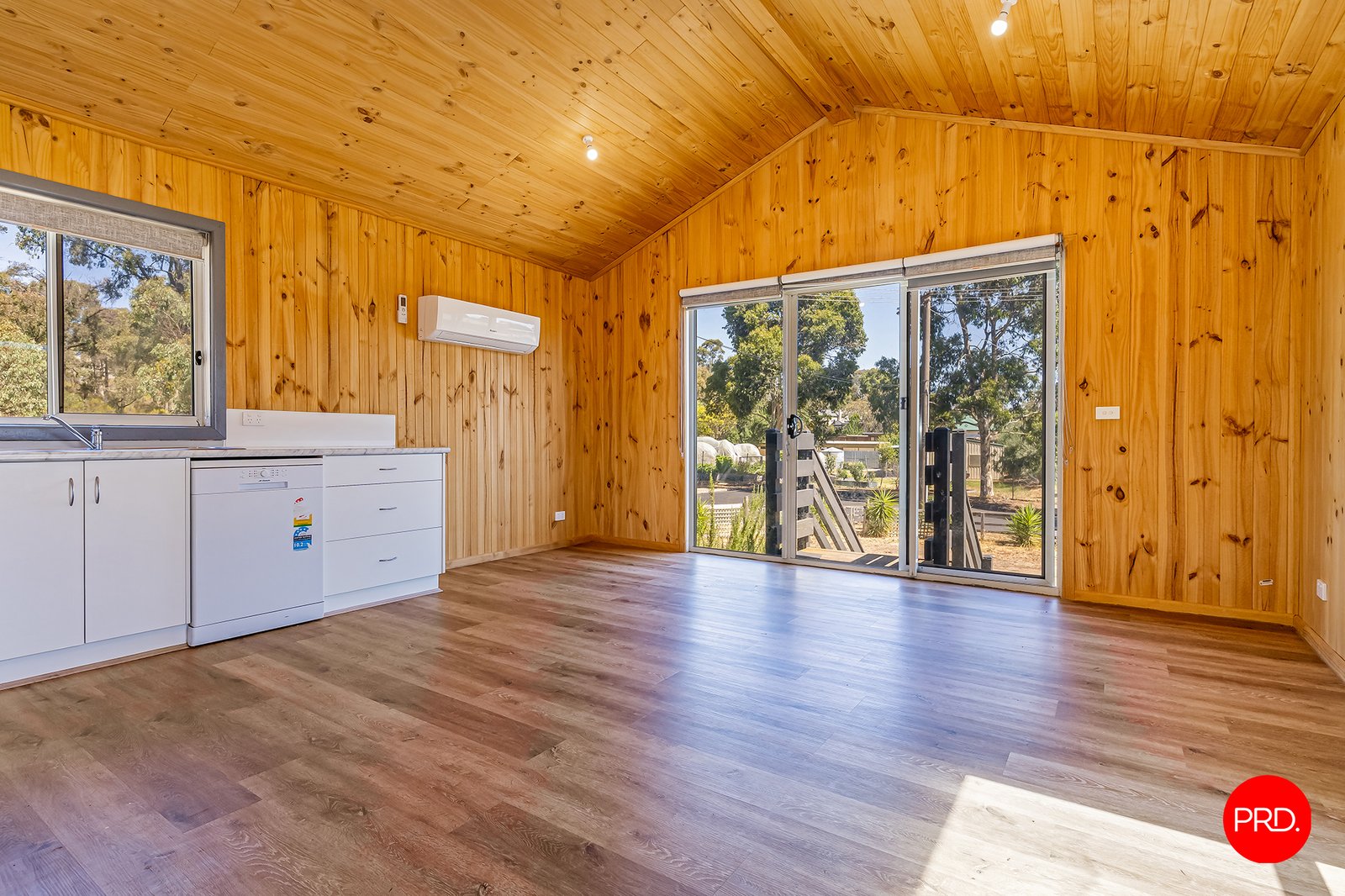 10 Energetic St  LONG GULLY 5