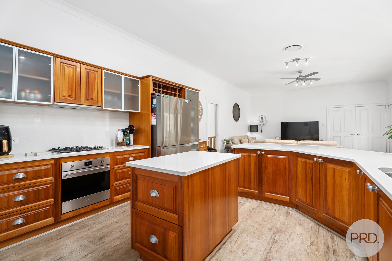 10 Eucalyptus Drive ONE MILE 8