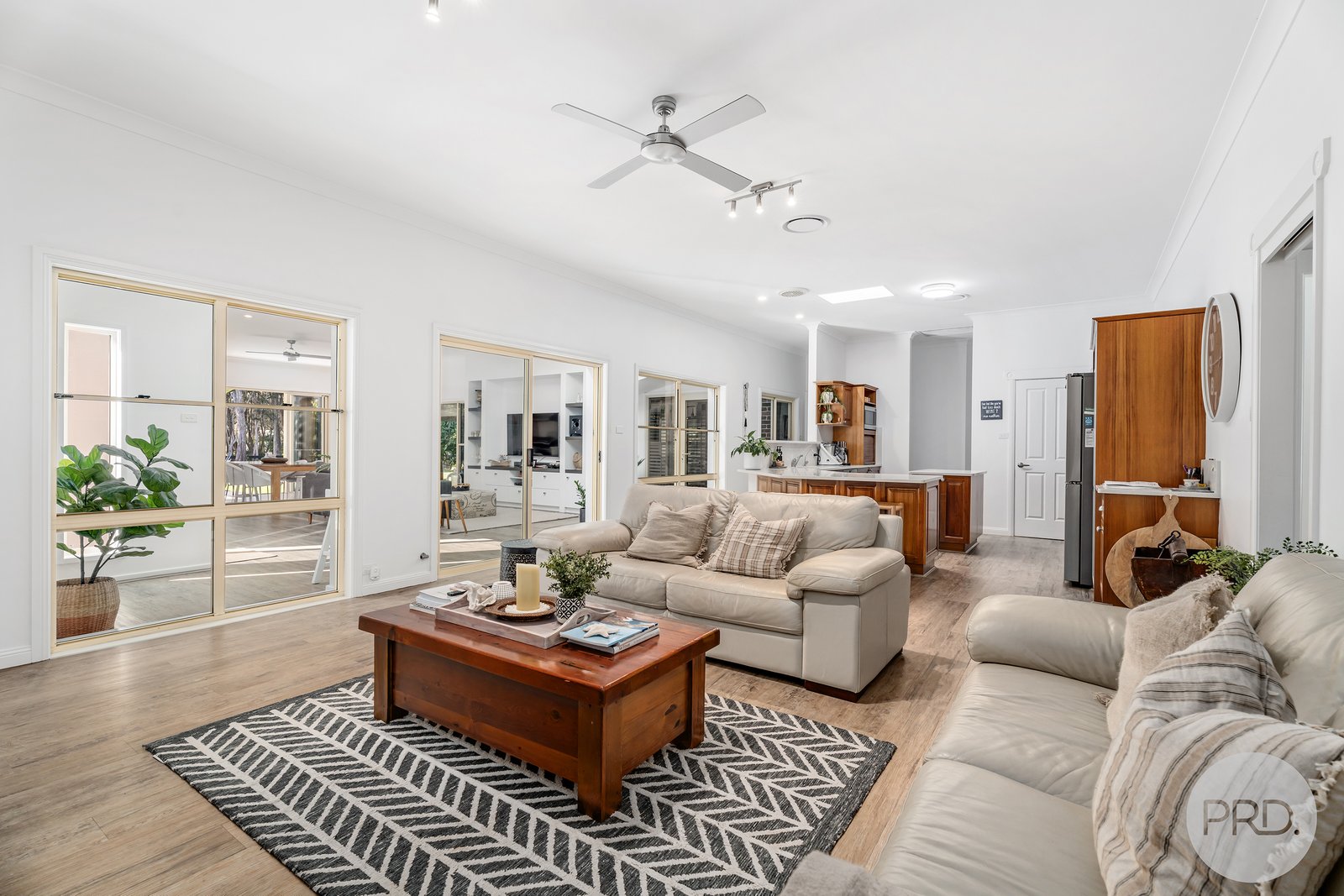 10 Eucalyptus Drive ONE MILE 10