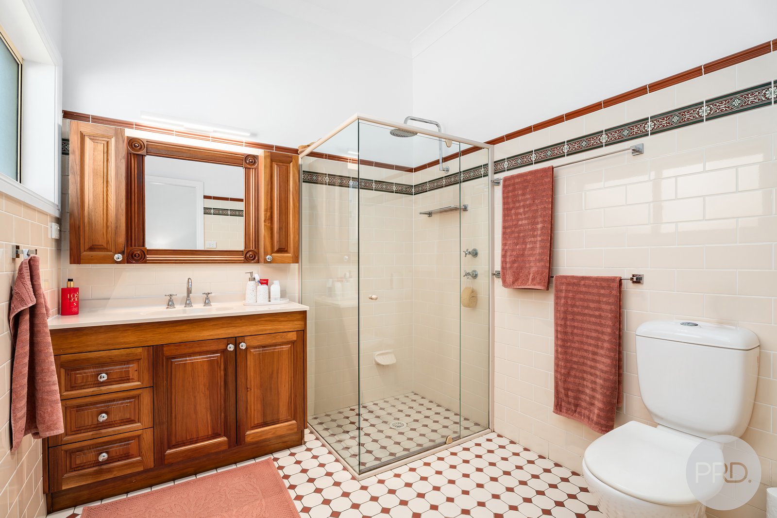 10 Eucalyptus Drive ONE MILE 26