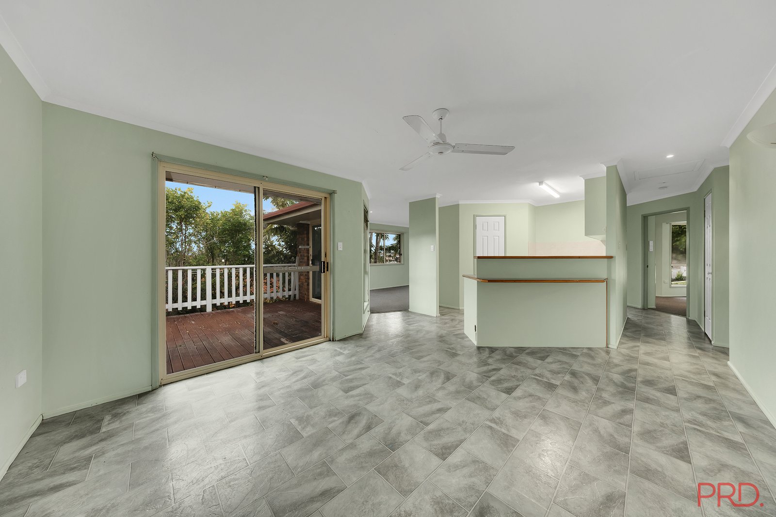 10 Fairbairn Place CLINTON 4