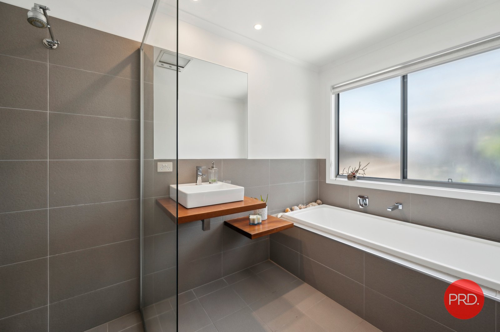 10 Fisher Road SAPPHIRE BEACH 14