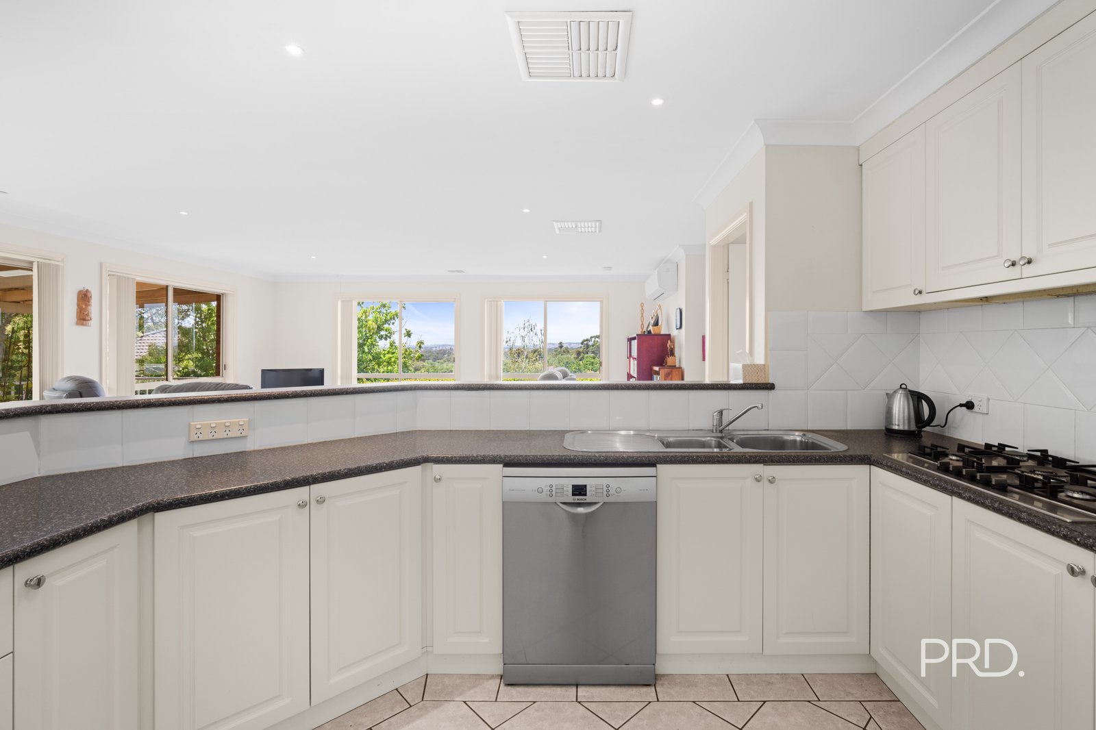 10 Fletcher Place KOORINGAL 13