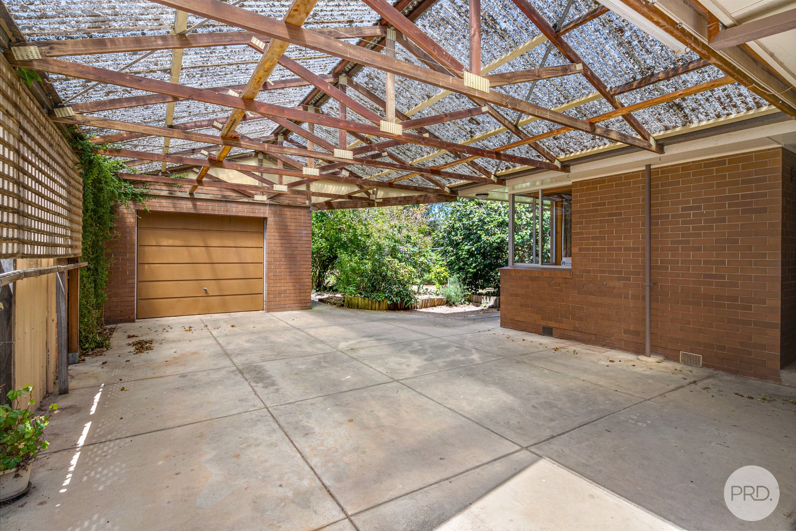 10 Forest Street LAKE WENDOUREE 16