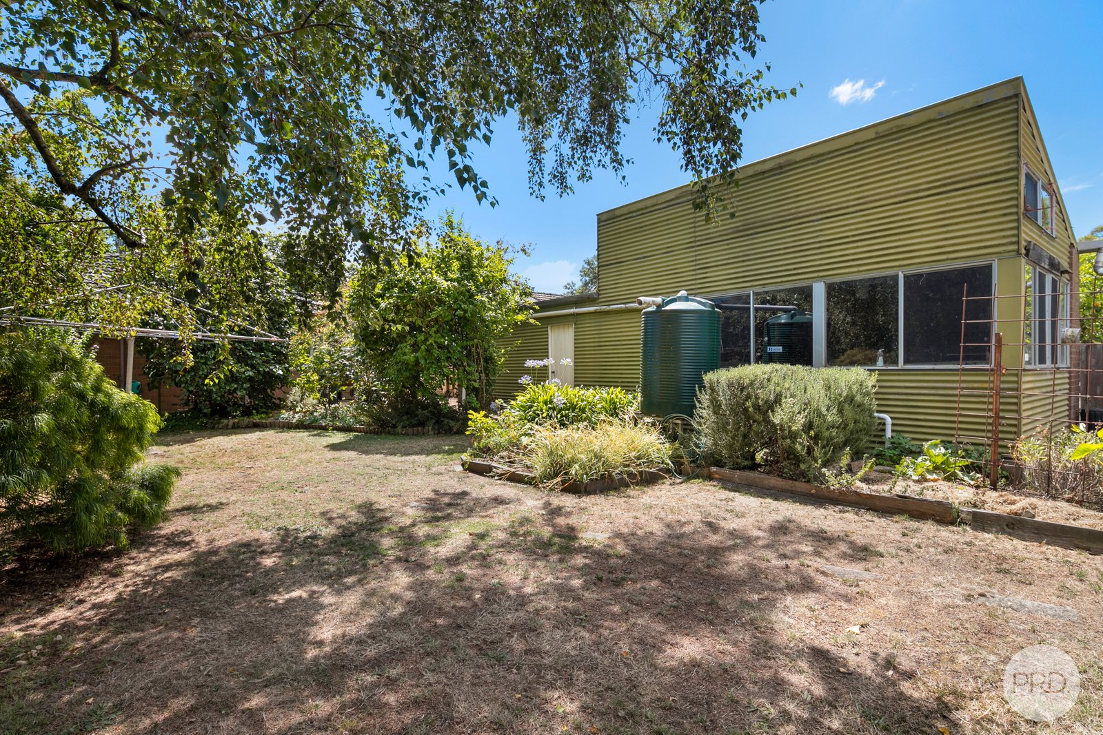 10 Forest Street LAKE WENDOUREE 18