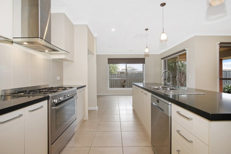 10 Gallagher Street THURGOONA 3