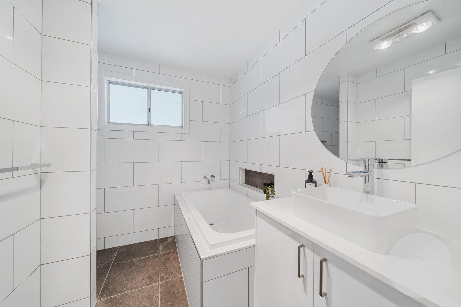 10 Geneva Crescent LAKE ALBERT 14