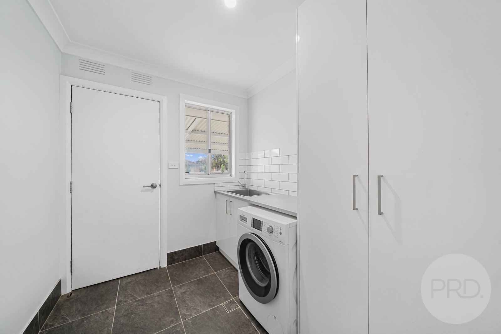 10 Geneva Crescent LAKE ALBERT 15