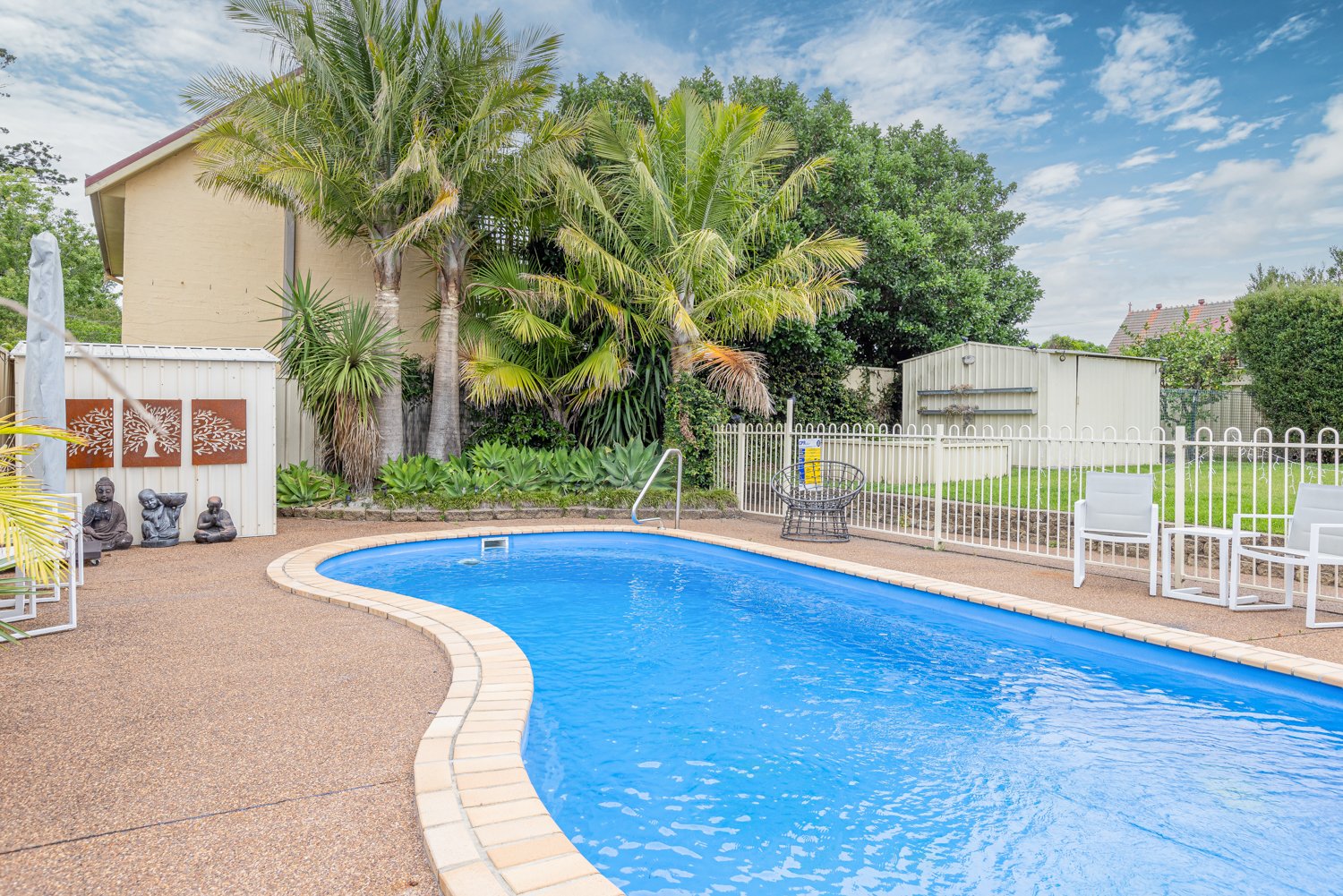 10 George Street LARGS 19