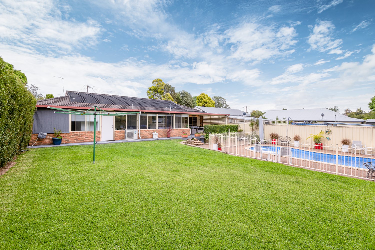 10 George Street LARGS 23