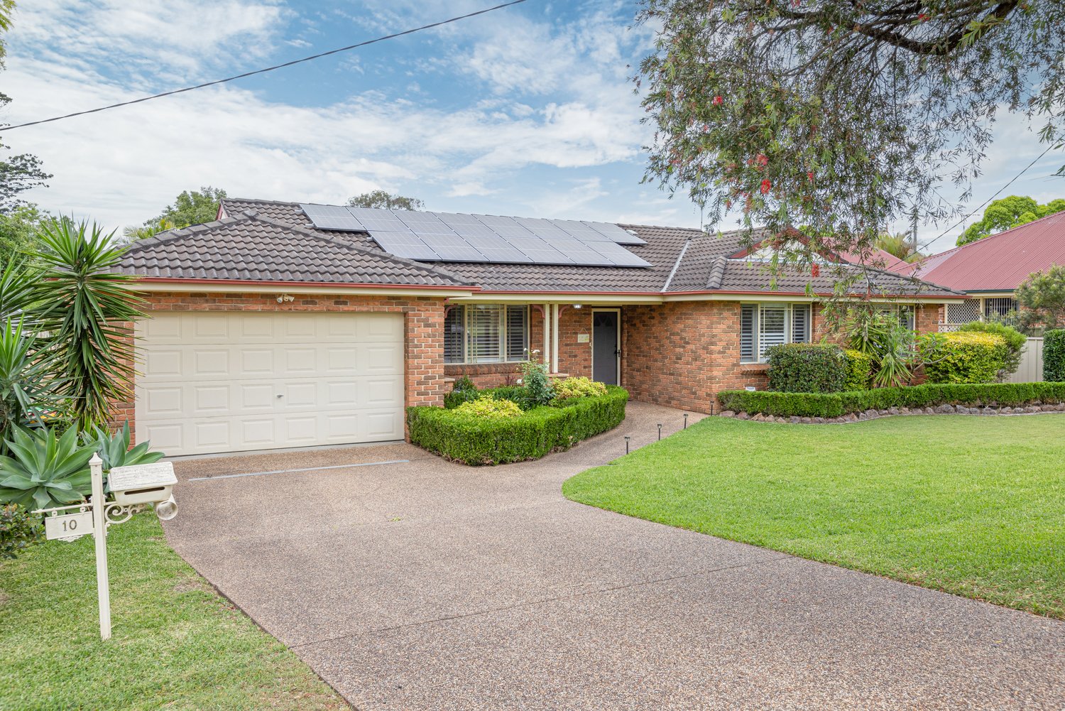 10 George Street LARGS 27