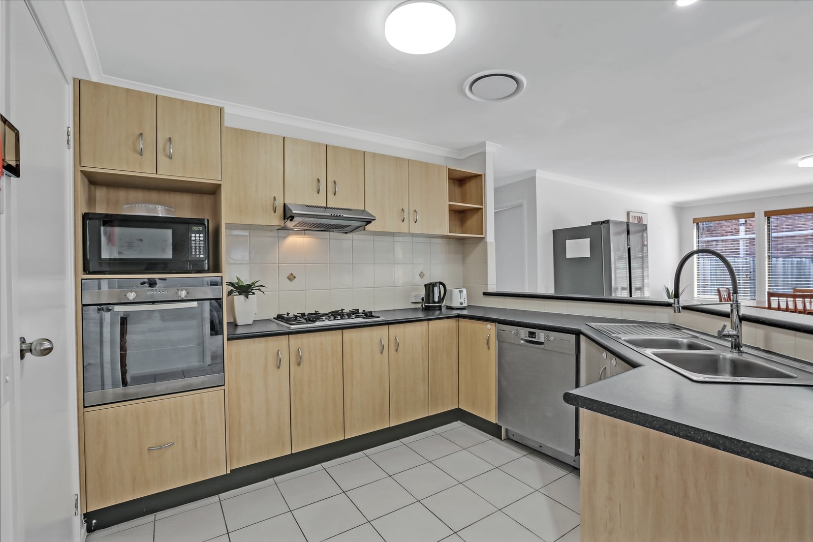 10 Glenwood Grove HORSLEY 3