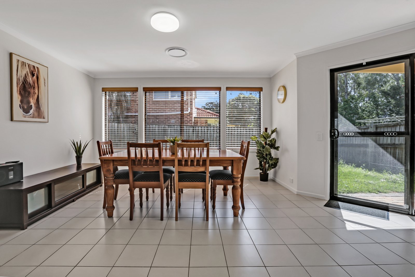 10 Glenwood Grove HORSLEY 4