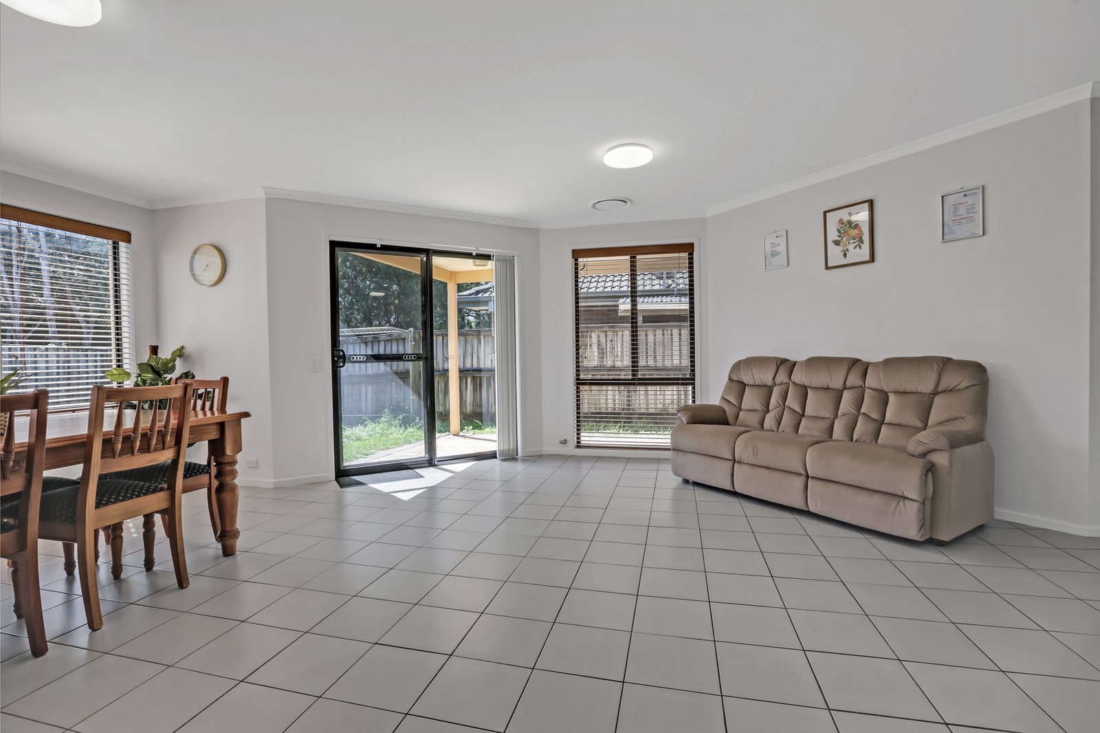 10 Glenwood Grove HORSLEY 5