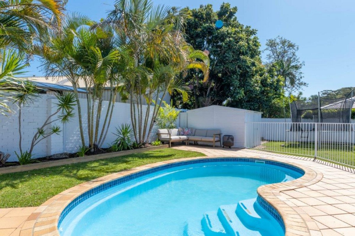 10 Grebe Place BURLEIGH WATERS 1