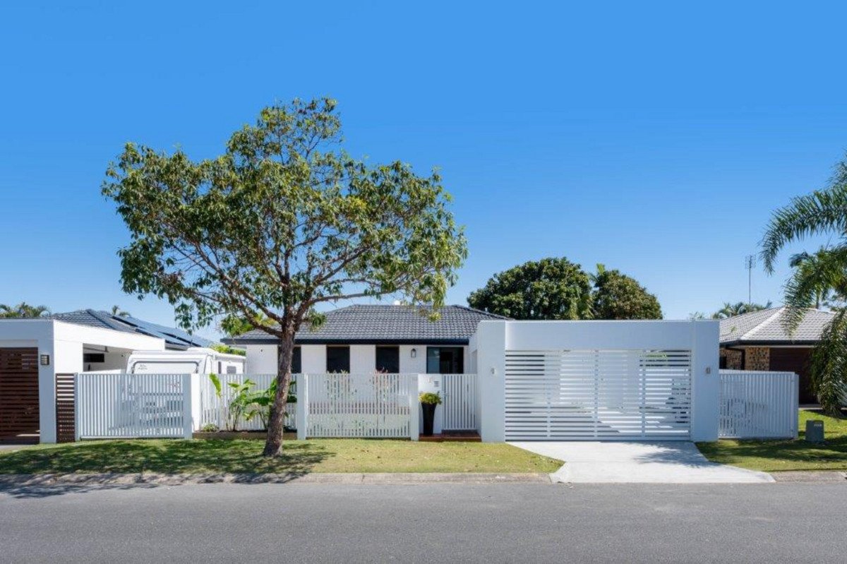 10 Grebe Place BURLEIGH WATERS 3