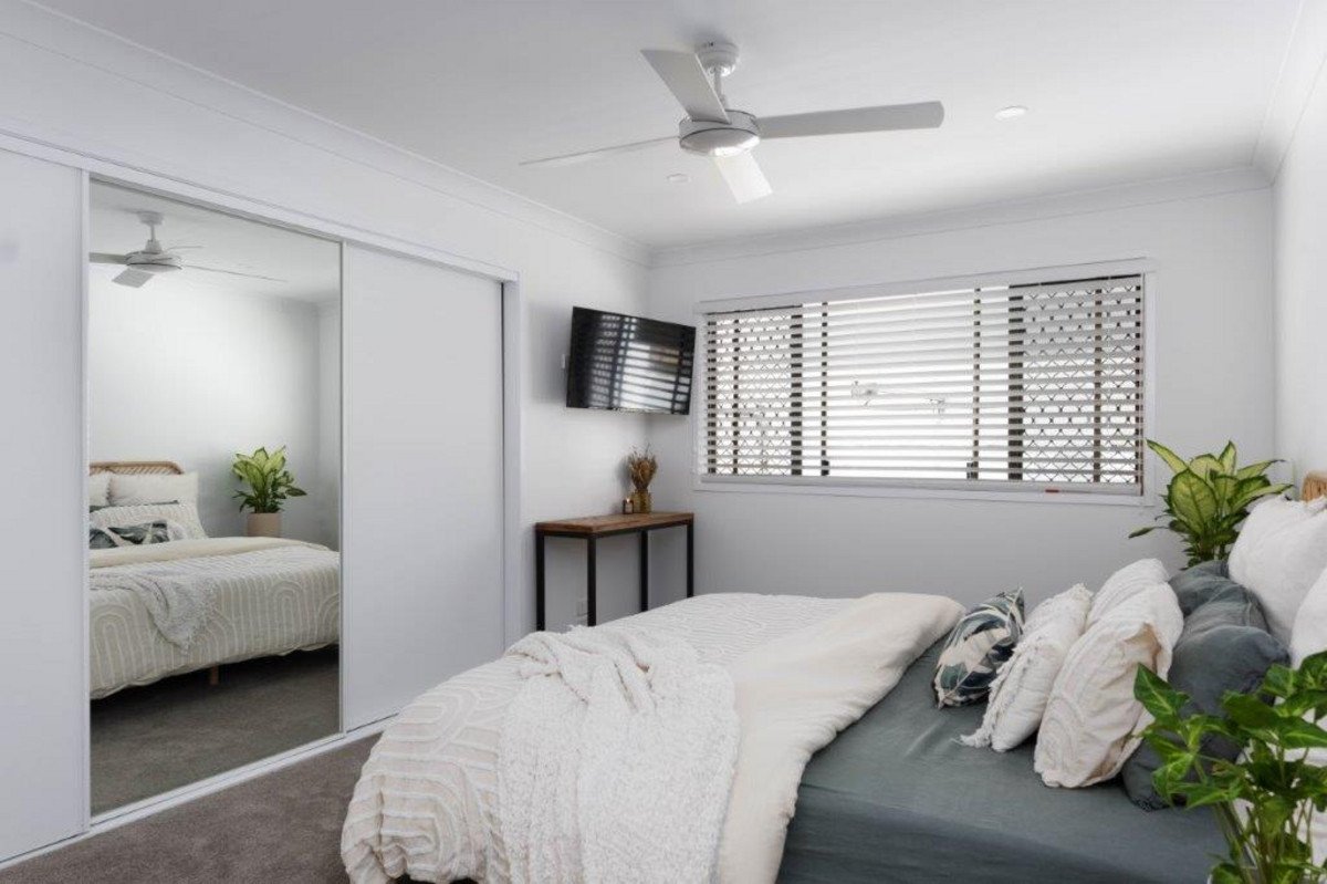 10 Grebe Place BURLEIGH WATERS 8