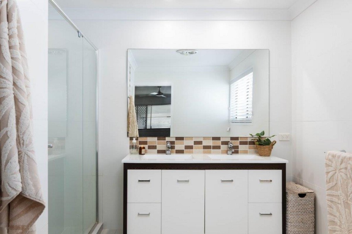 10 Grebe Place BURLEIGH WATERS 9