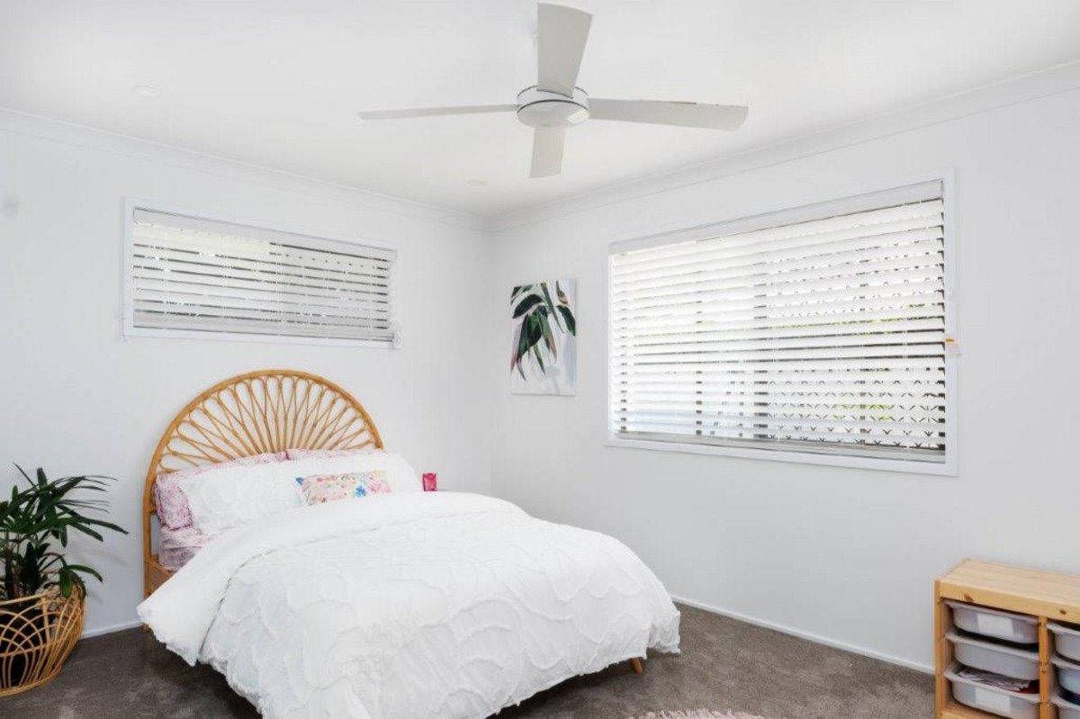 10 Grebe Place BURLEIGH WATERS 11