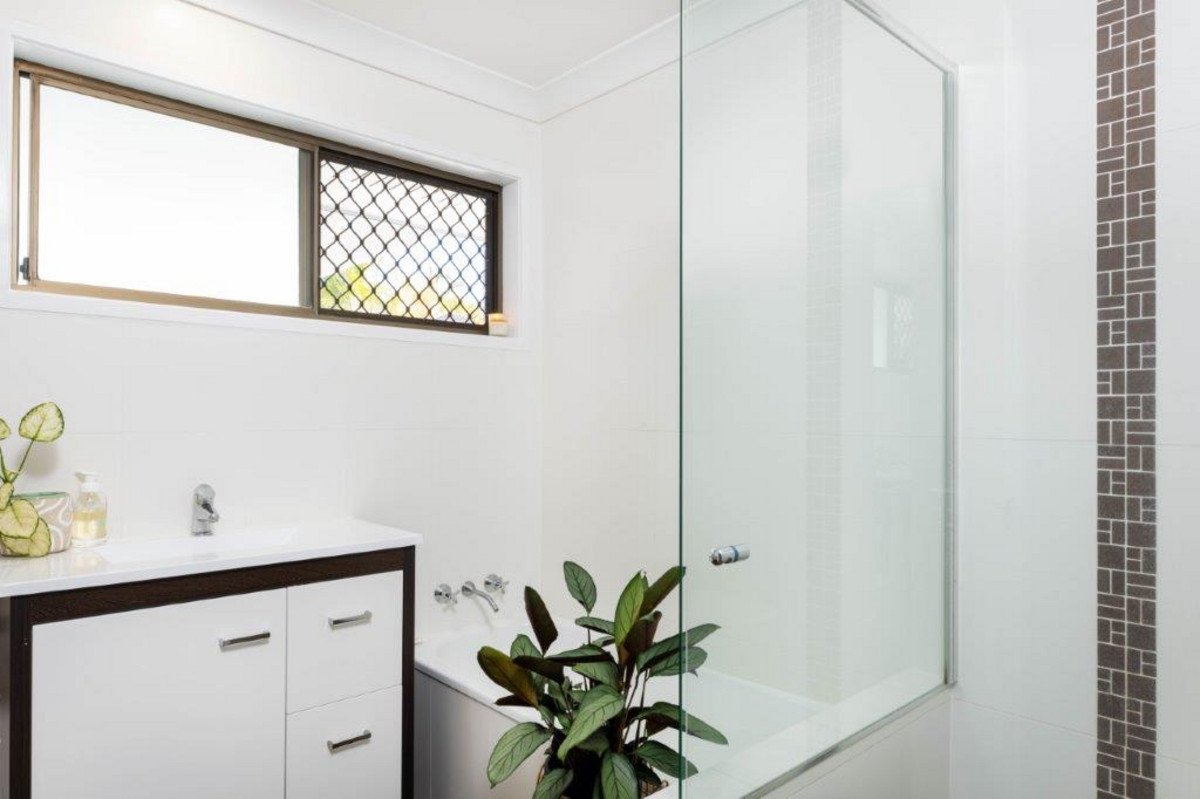 10 Grebe Place BURLEIGH WATERS 13