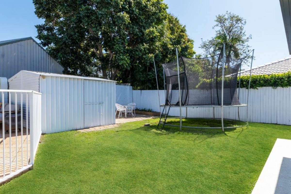 10 Grebe Place BURLEIGH WATERS 17