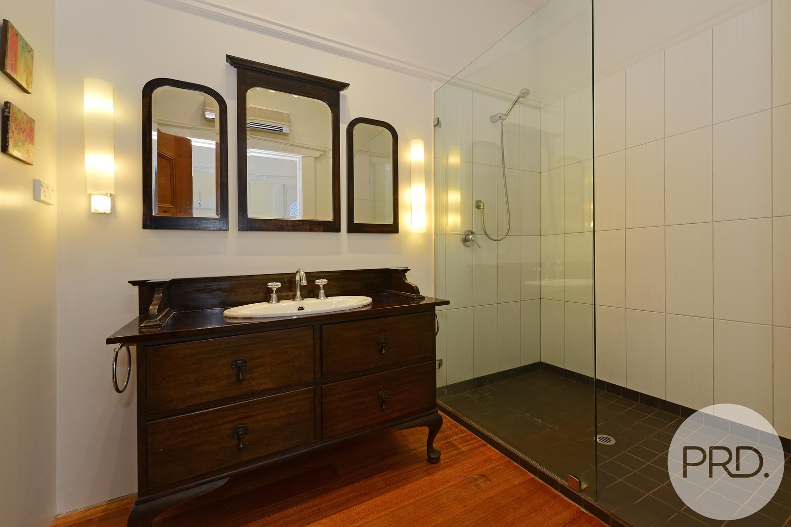 10 Greenlands Avenue SANDY BAY 8