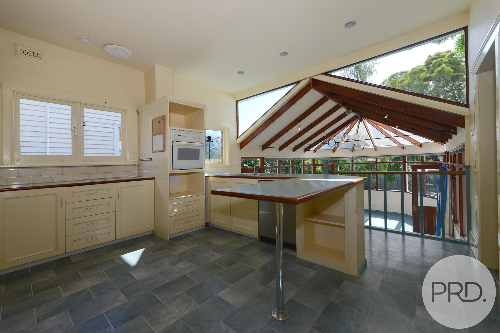 10 Greenlands Avenue SANDY BAY 11