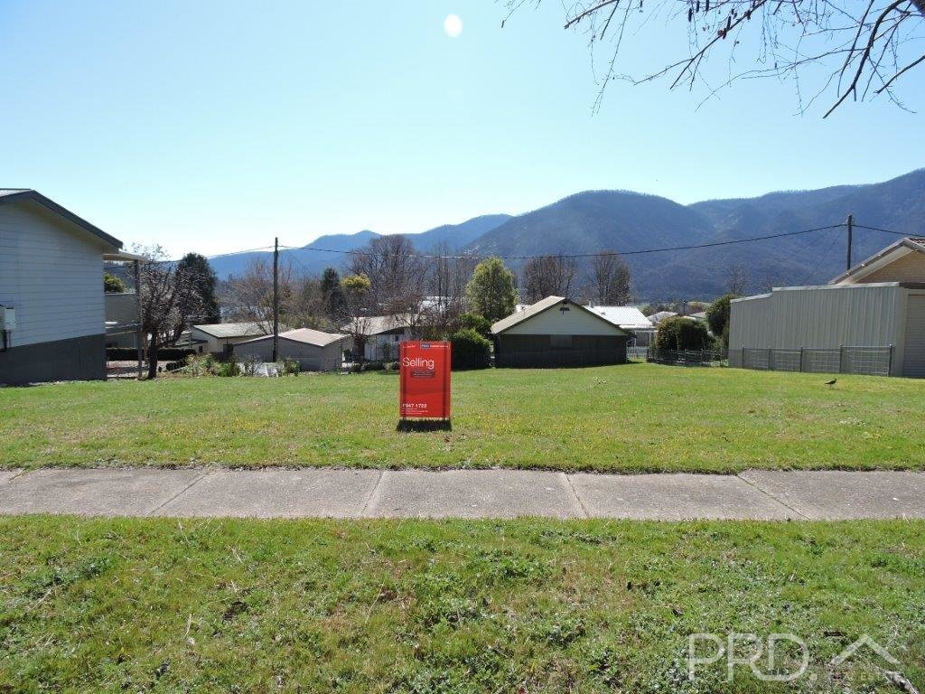 10 Groves Street TALBINGO 2