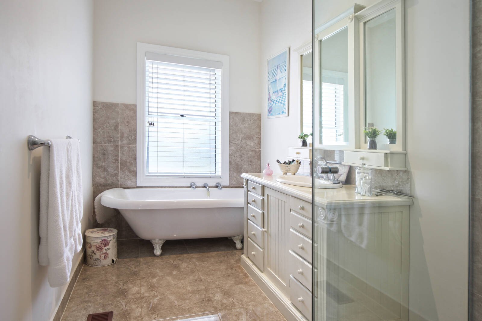 Real Estate and Property in 10 Gwen Place, Lancefield, VIC