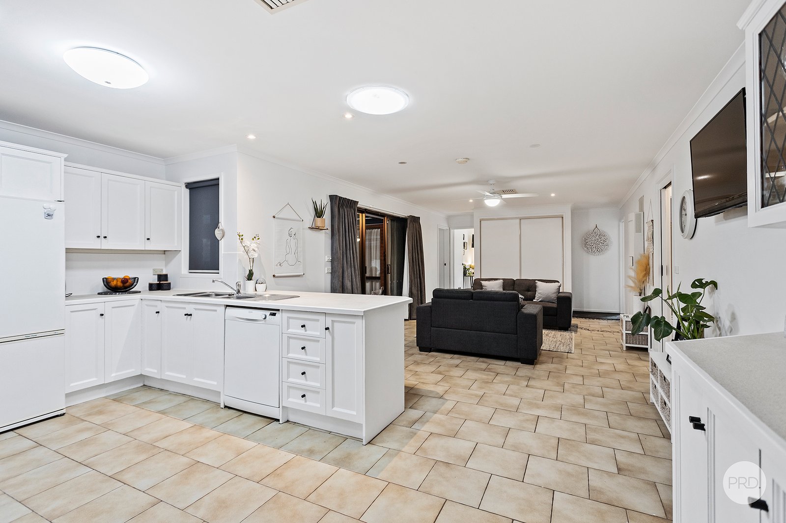 10 Hasker Court STRATHDALE 6