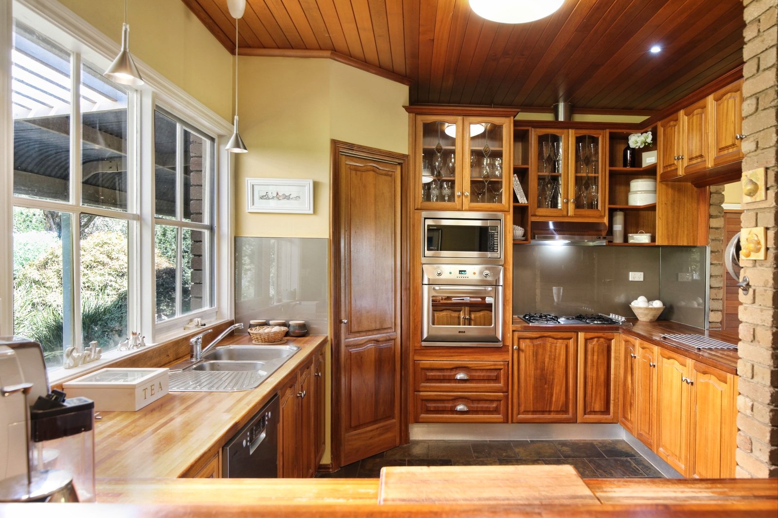 Real Estate and Property in 10 Highland Lane, Newham, VIC